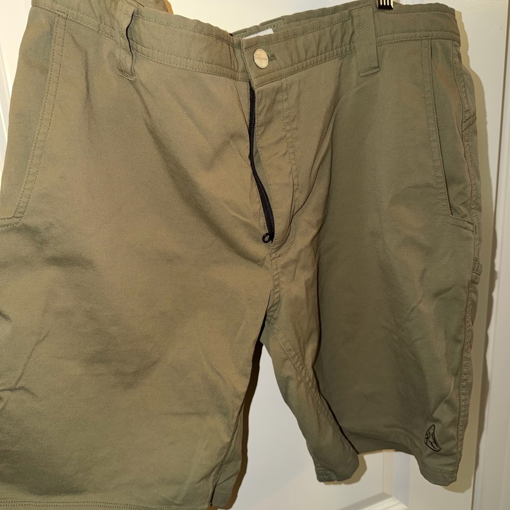 Livsn ecotrek trail shorts size 34 olive